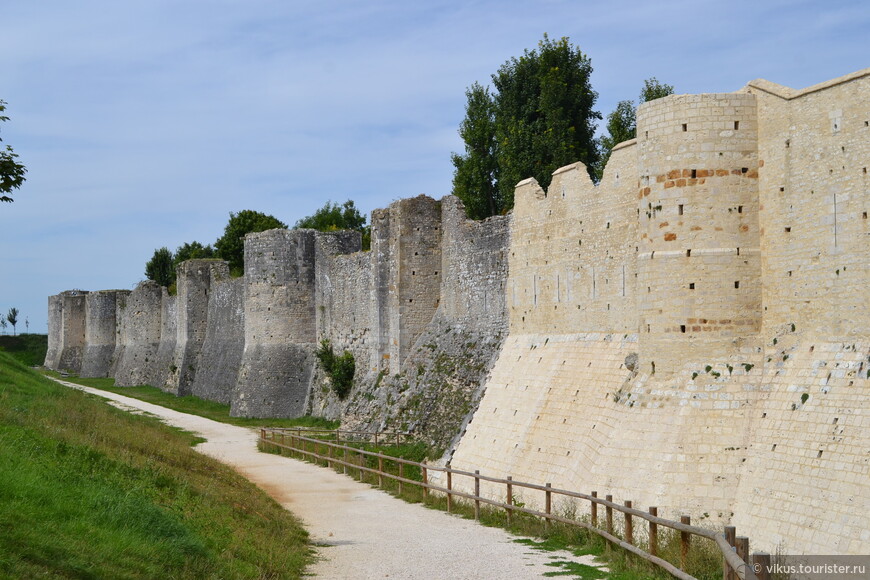 Средневековый Провен. Les Aigles Des Ramparts