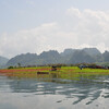 Путь по озеру до бирманского святилища на скале в болоте