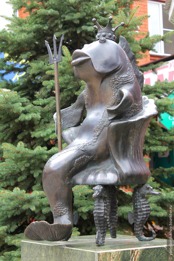 Скульптура Бычок - царь Азовского моря