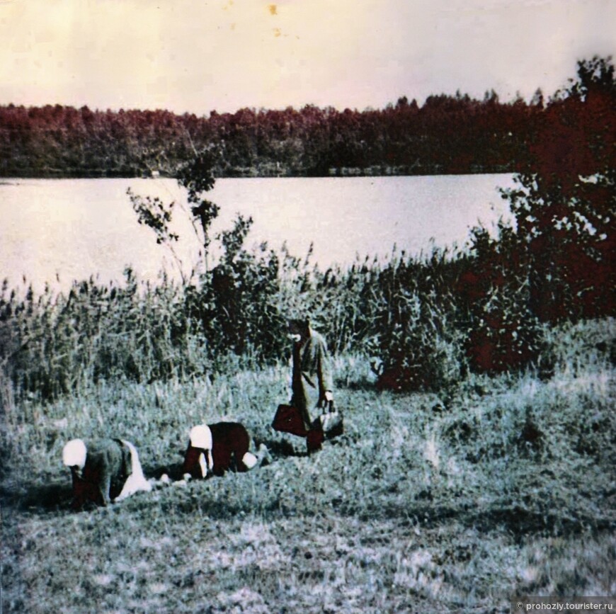 Паломники на берегу озера Светлояр. Фото начала ХХ века.