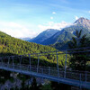 Подвесной мост над долиной на высоте 1100 м. с 