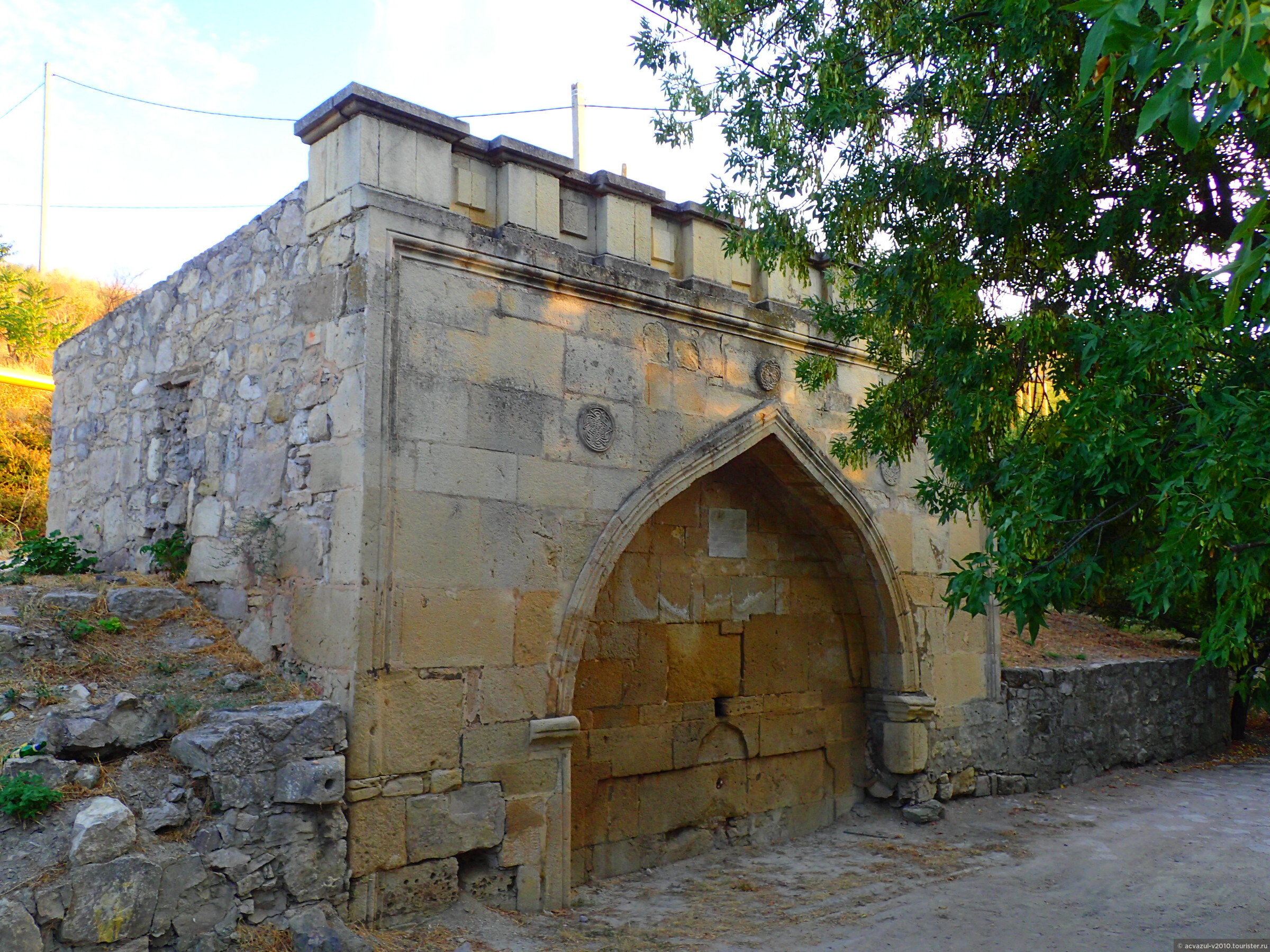 Кафа ньюс. Армянский фонтан Феодосия. Феодосия. Генуэзская крепость. Генуэзская башня Константина.