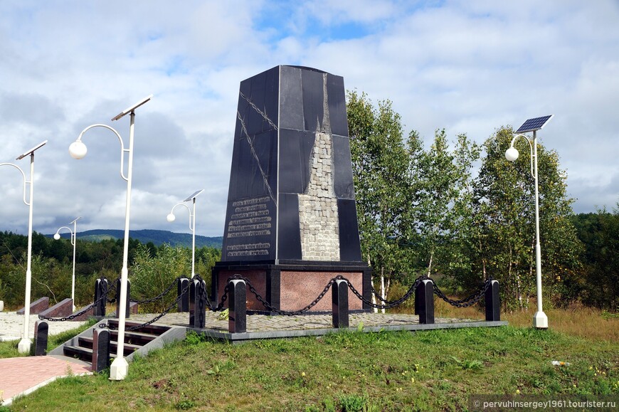 Памятник в Верхнем Армудане