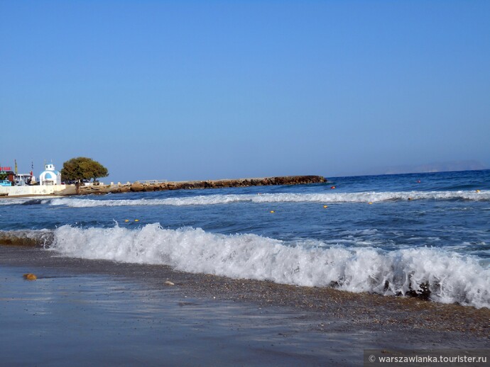 Критское море омывает берег в Аналипси, что в 25 км от столицы о. Крит, Ираклиона.  