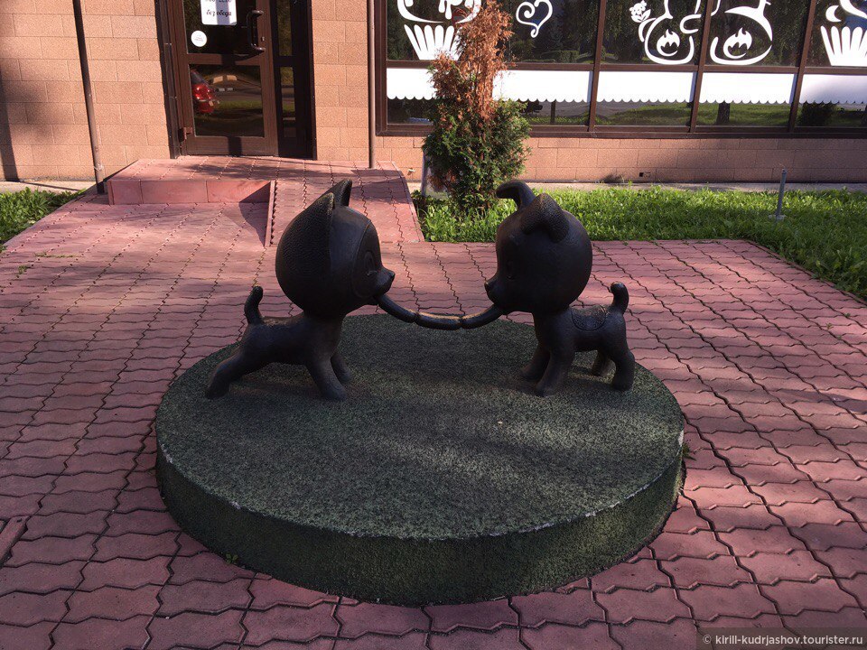 памятник котам в абакане