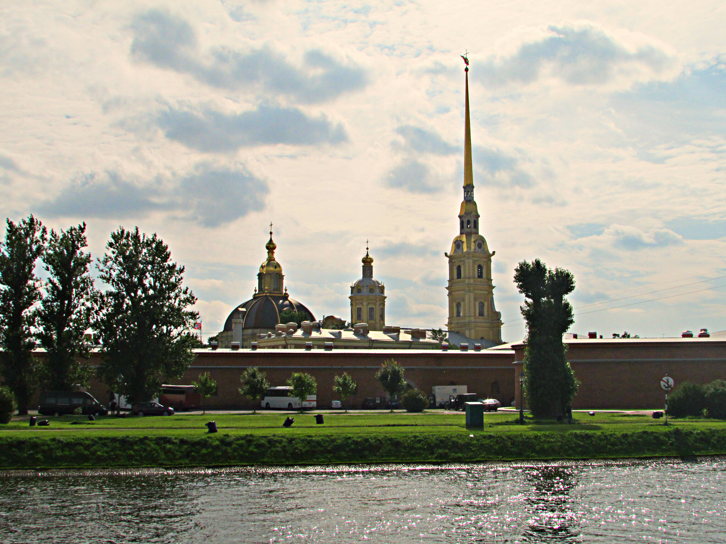 Петропавловская крепость с Кронверкской набережной