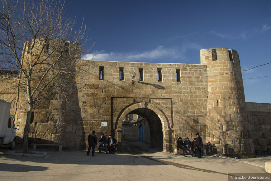 Городские ворота Баят-капы (8 век)