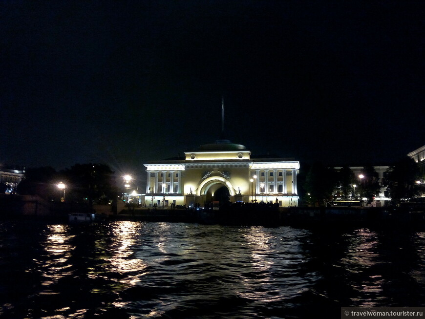 Блистательный ночной Петербург — взгляд на город Петра с воды