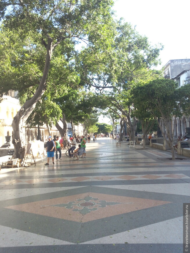 El amanecer на главной улице старой Гаваны
