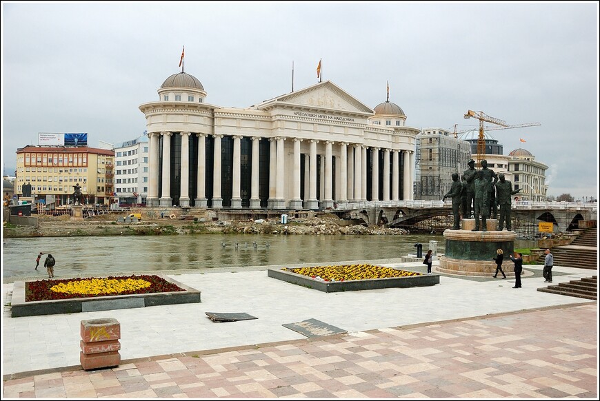 Старина и новоделы в столице Македонии