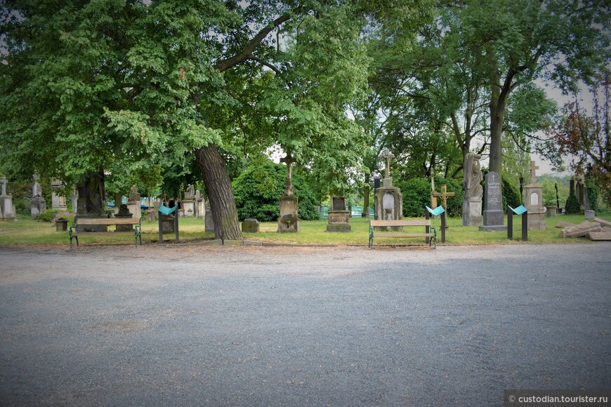 Скорее парк чем кладбище...