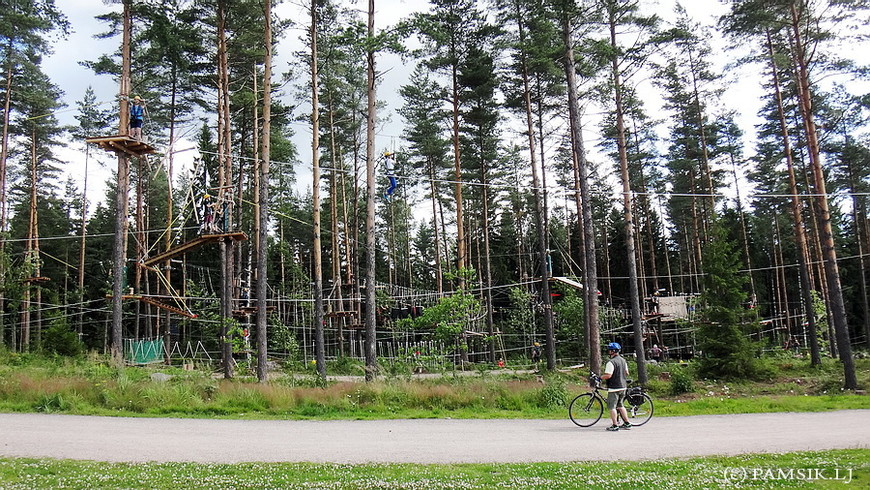 Верёвочный ПАРК ПРИКЛЮЧЕНИЙ KORKEE PALOHEINÄ (Adventure Park Korkee Paloheinä) 