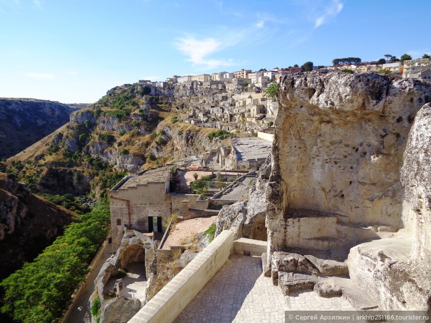 Легендарная Матера — город пещерных храмов и домов на Юге Италии. Часть 1