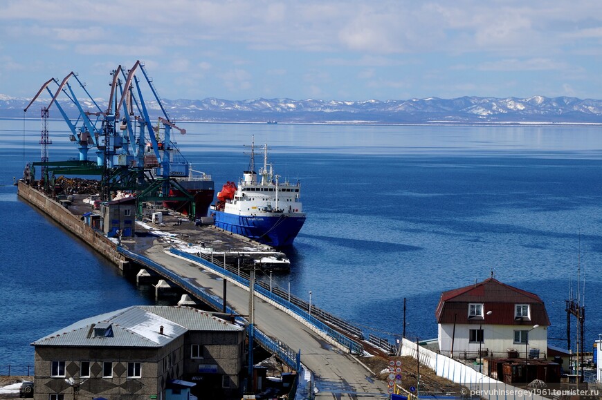 Порт в хорошую весеннюю погоду. Южный пирс со стоящим рядом Игорем Фархутдиновым