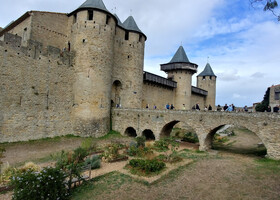 Замок Комталь  построенный для графа Транкавеля виконта Каркассона в 13 веке.