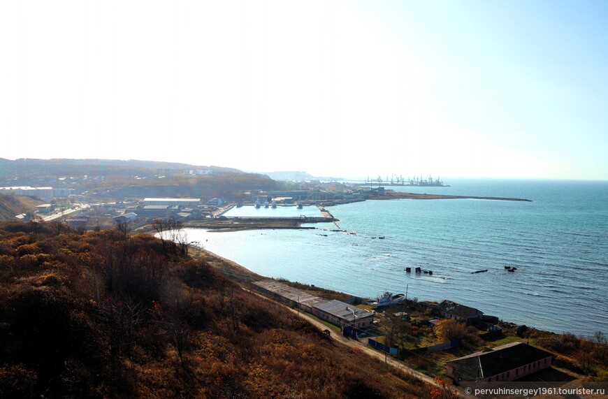 Вид с морской террасы на Корсаковский порт