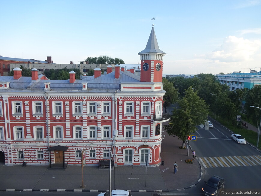 Дом-музей Гончарова. Вид из окна квартиры. На заднем плане - Волга.