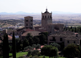 Вид с Алькасабы на Главную Церковь Санта Мария