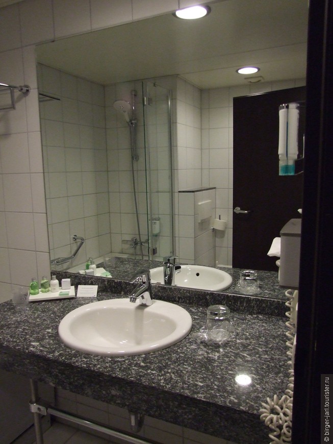 Туалетную комнату не сравнить с туалетной комнатой в отеле Рима...