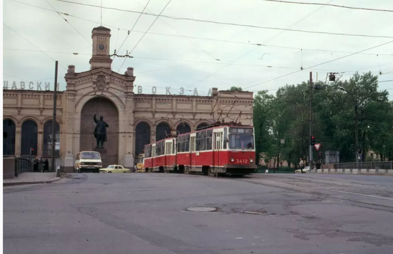 Раньше было лучше? Петербург 2000 года.