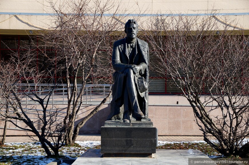 Памятник А.П. Чехову, работы А.А. Тюренкова 
