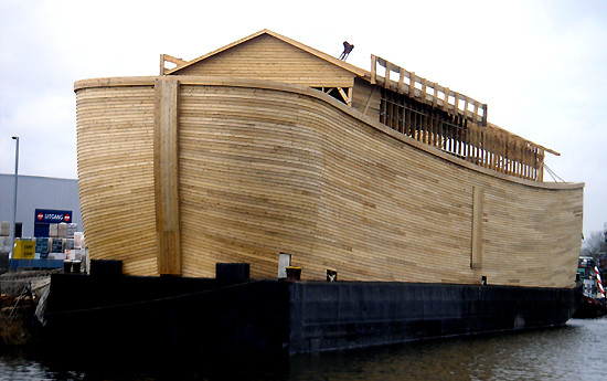Голландец потратил три года и ,5 млн на строительство «Ноева ковчега».