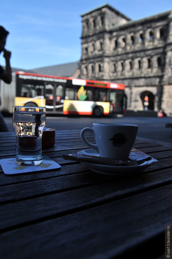 кофе с видом на Черные ворота