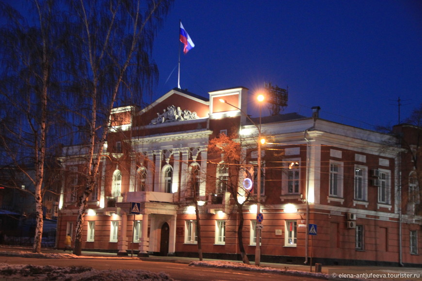 Бывший дом начальника горного округа, сегодня - мэрия Барнаула.