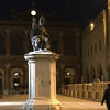 Прекрасный фотограф! Часы на фасаде театра «держит» Папа Римский.Фото Ольги Верхотуровой.