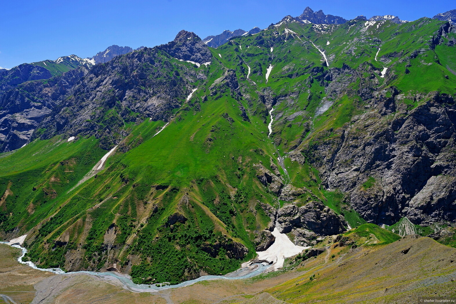 Таджикский сама. Ледник Федченко горы Таджикистана. Зеленые горы Таджикистана. Горний ГБАО. Таджикистан каратакские горы.