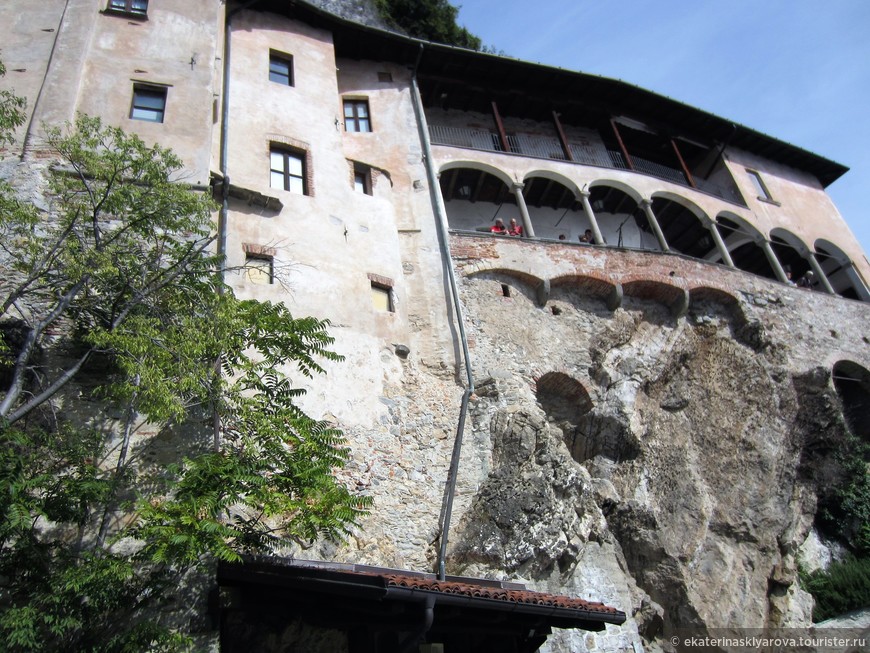 Монастырь di Santa Caterina del Sasso