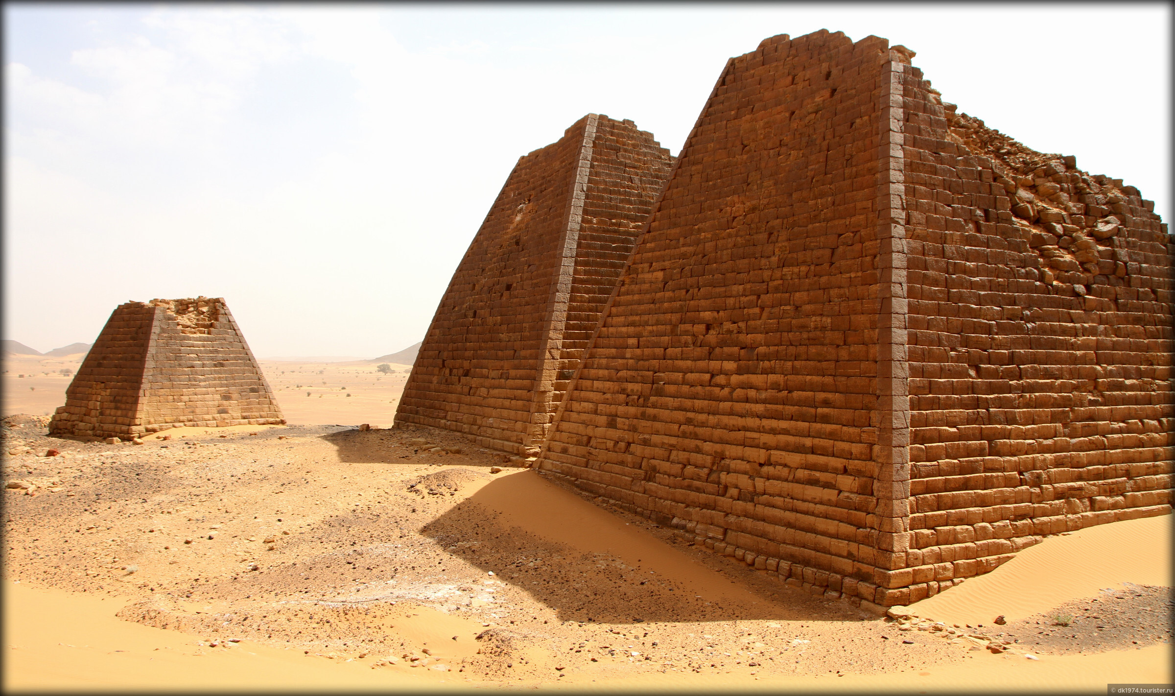 Достижения цивилизации мэроэ. Мероэ некрополь. Пирамиды Мероэ Судан. Цивилизация Мероэ таблица. Пирамиды в Судане.