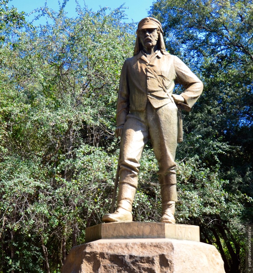 Памятник Дэвиду Ливингстону на стороне Зимбабве