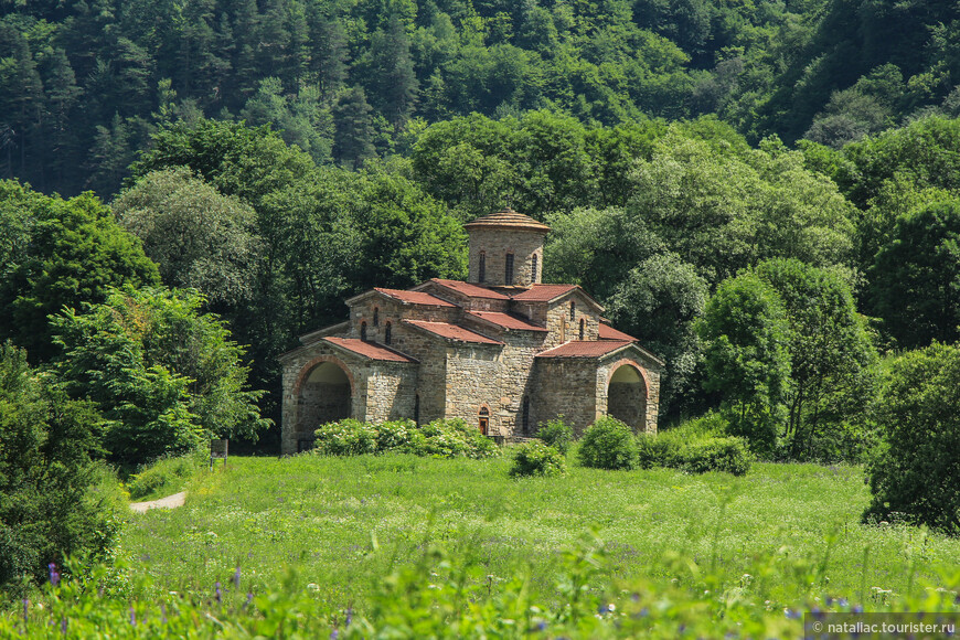 Трекинги по Архызу. Аланские храмы