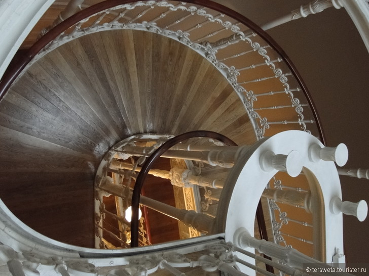 Мариинский дворец, знаменитая лестница