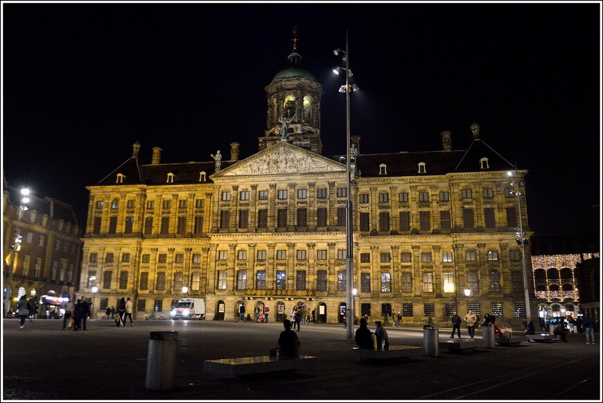 Какого цвета фонари в Амстердаме? 