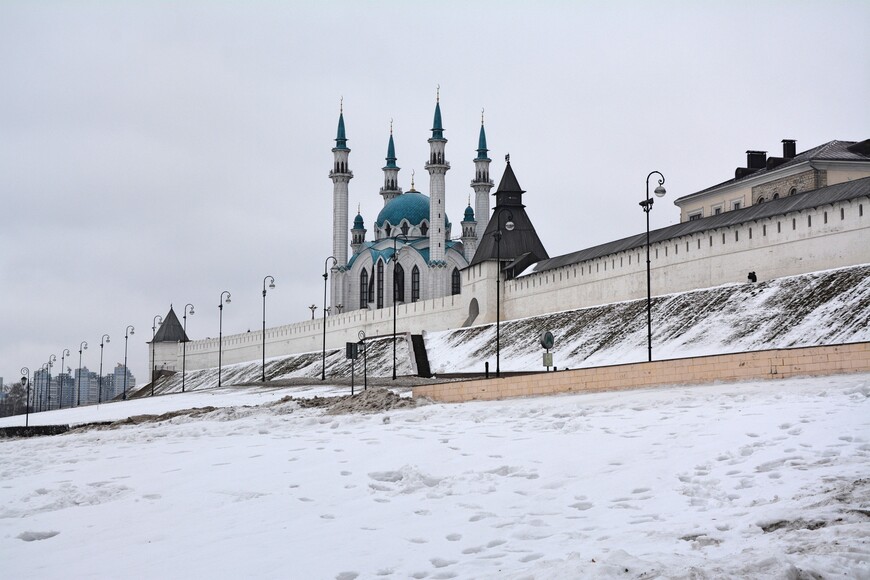 Мечеть Кул-Шариф и кремлевская стена