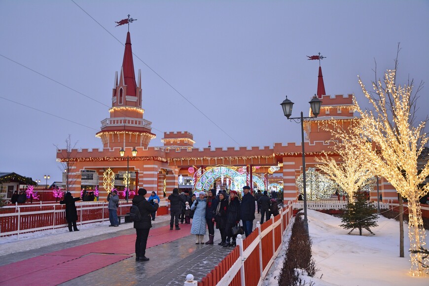Бесплатная зона новогоднего городка на Кремлевской набережной