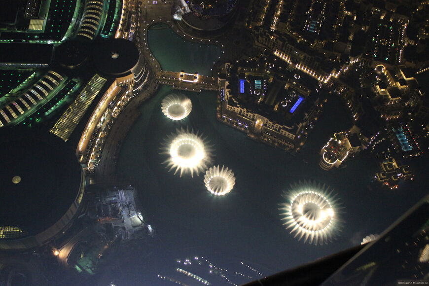 Поющий фонтан в Дубае с высоты птичьего полета