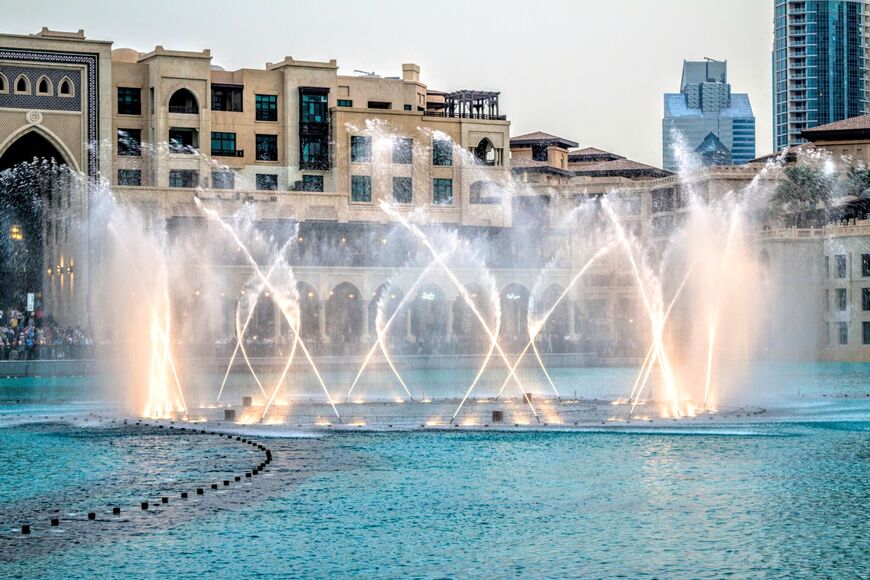Шоу танцующего Дубайского фонтана