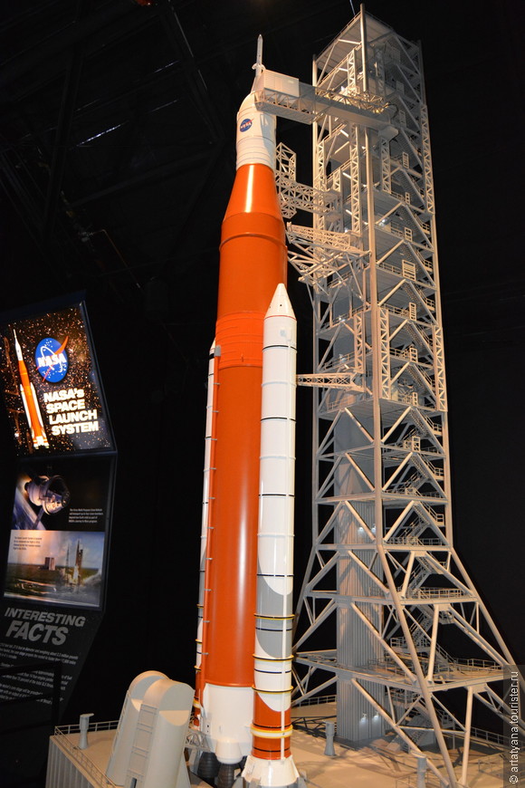 Модель ракеты серии SLS для продолжительных полетов.