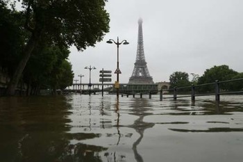 Во Франции наводнение, в Париже Сена вышла из берегов