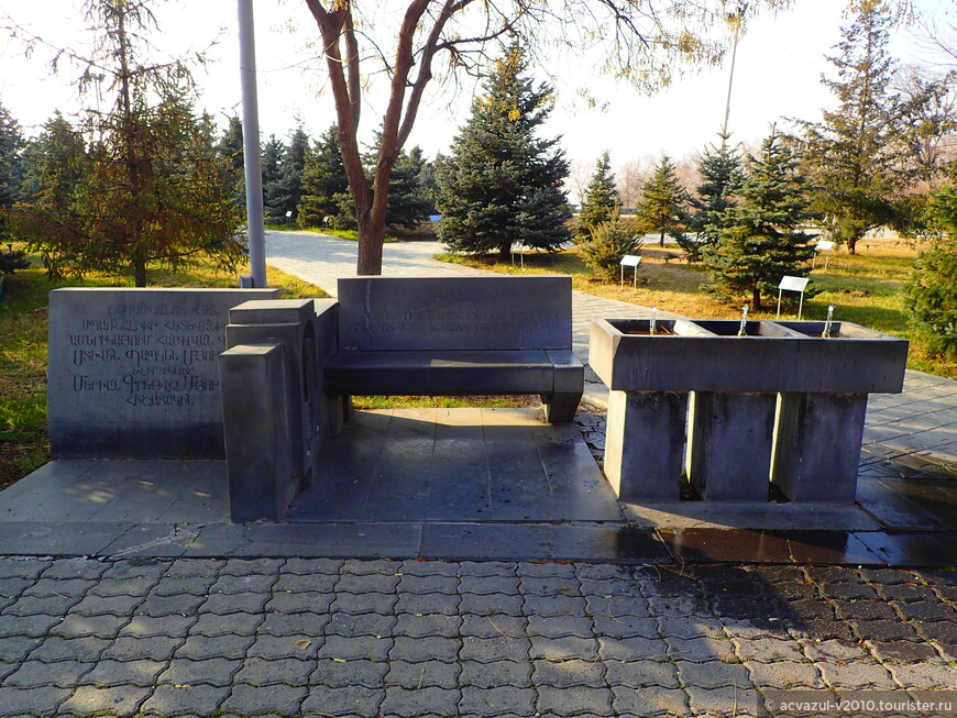 Мемориал геноцида (Цицернакаберд) в Ереване. Впечатлительным не читать!