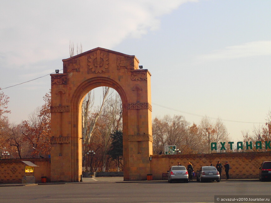 В парке Победы Еревана (Ахтанак) на новогодние