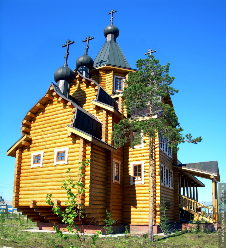 ....Храм-новодел из дерева.© Сергей Новопашин, 2008
