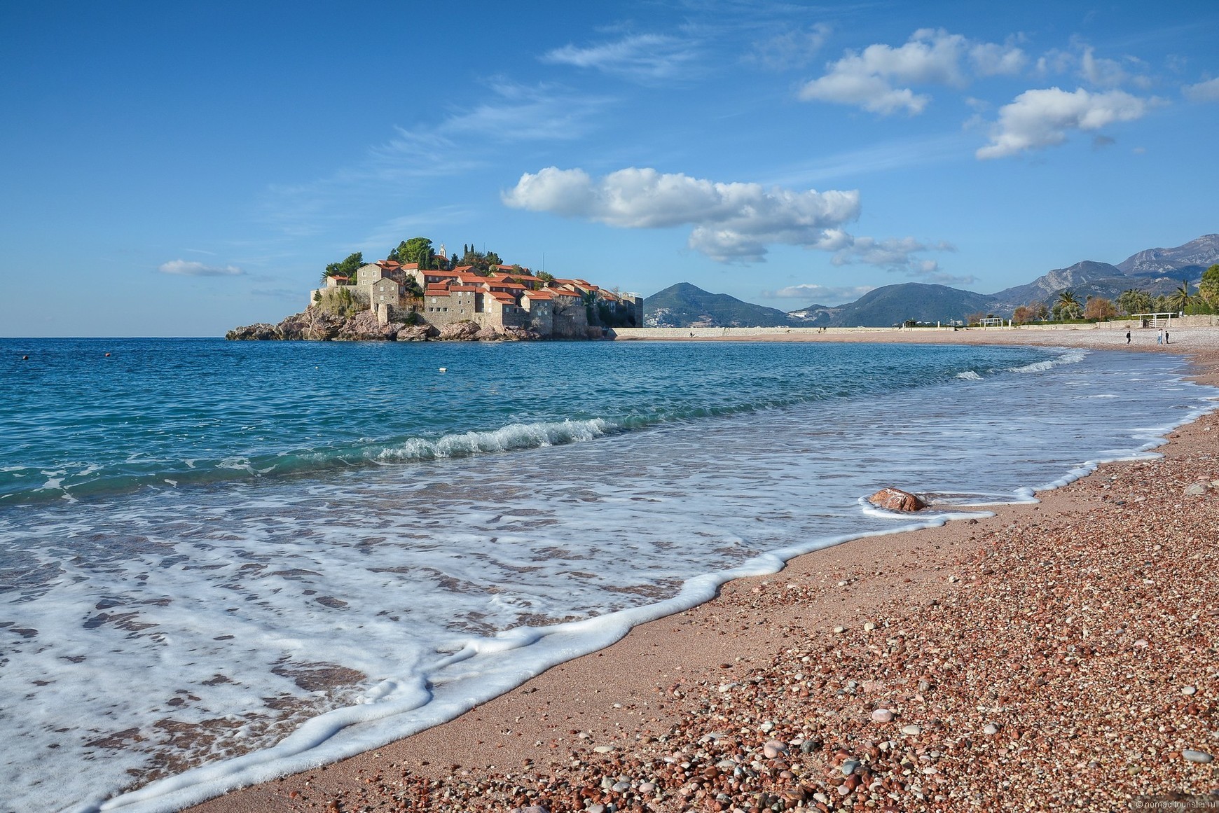 Песчаные и галечные пляжи в Черногории