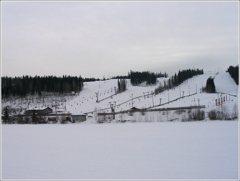 В Финляндию, кататься на снегоходах!