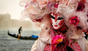 В Венеции начался карнавал