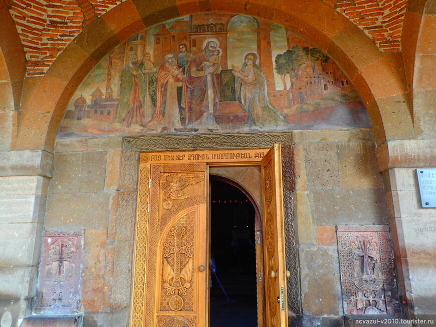 Два самых древних храма Армении в честь первохристианских мучениц Рипсимэ, Гаянэ