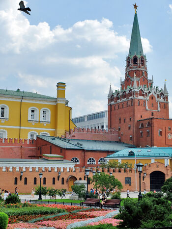 Александровский сад и Троицкая башня Кремля